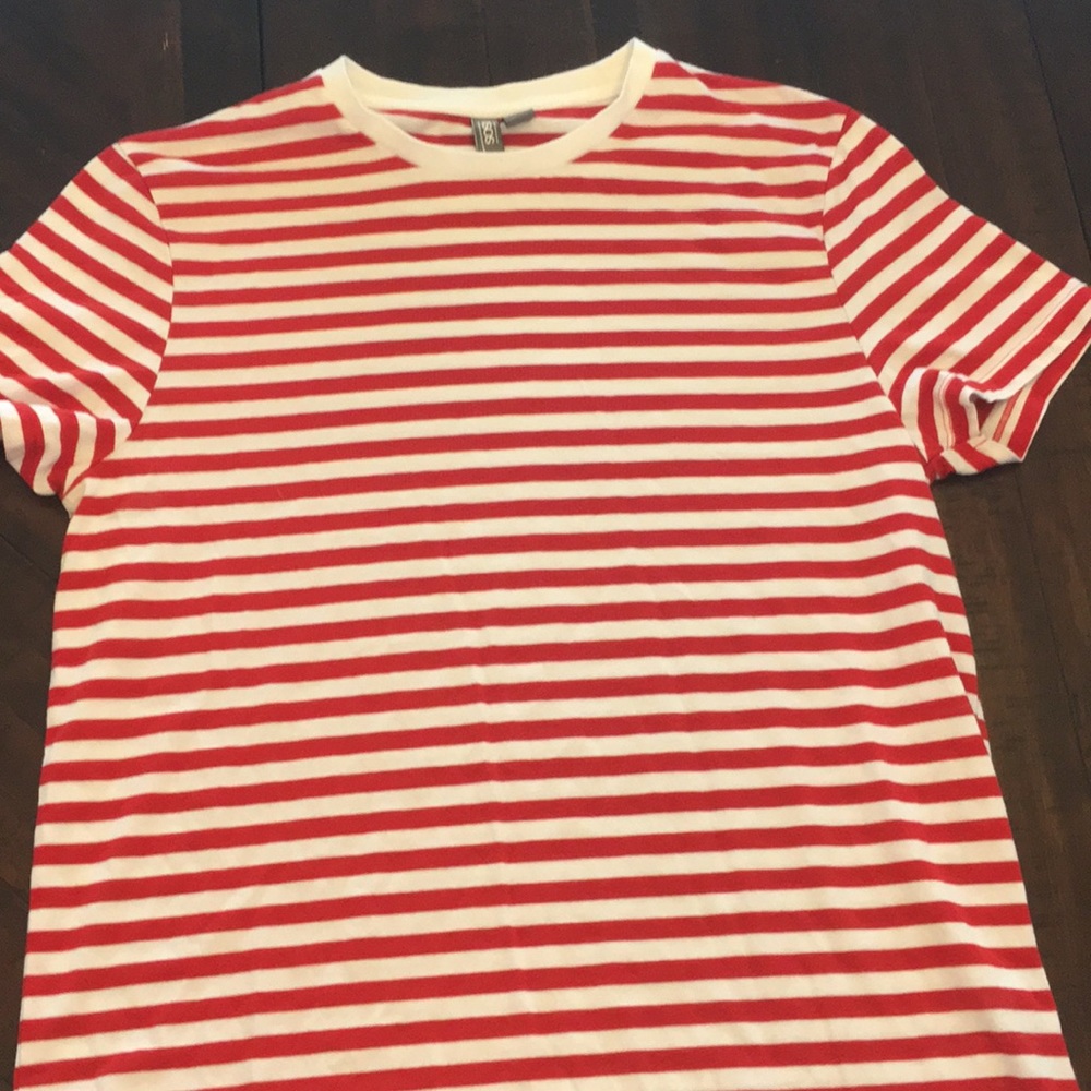 Men’s red/white striped short sleeve